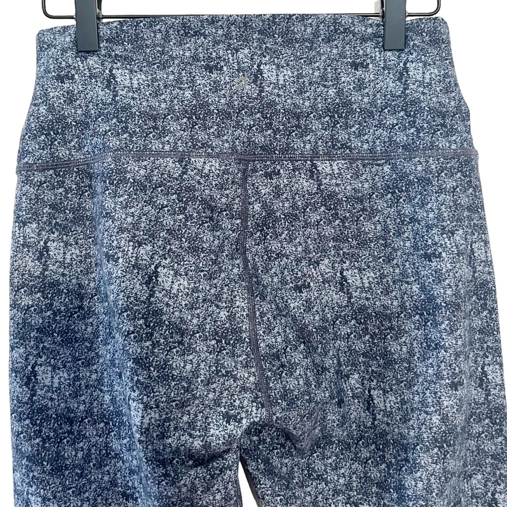 Peloton Cadence Active Workout Capri Leggings Women’s SZ Large in Blue Print - Picture 6 of 7